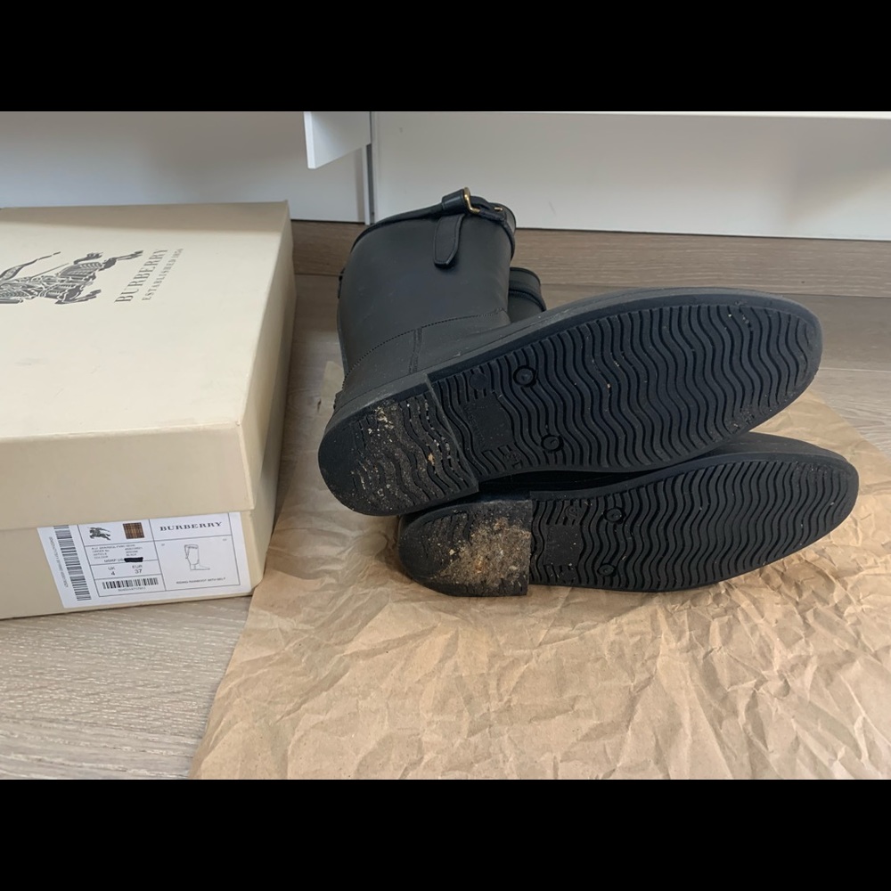 Burberry Riding Rainboot with Belt - Picture 6 of 7